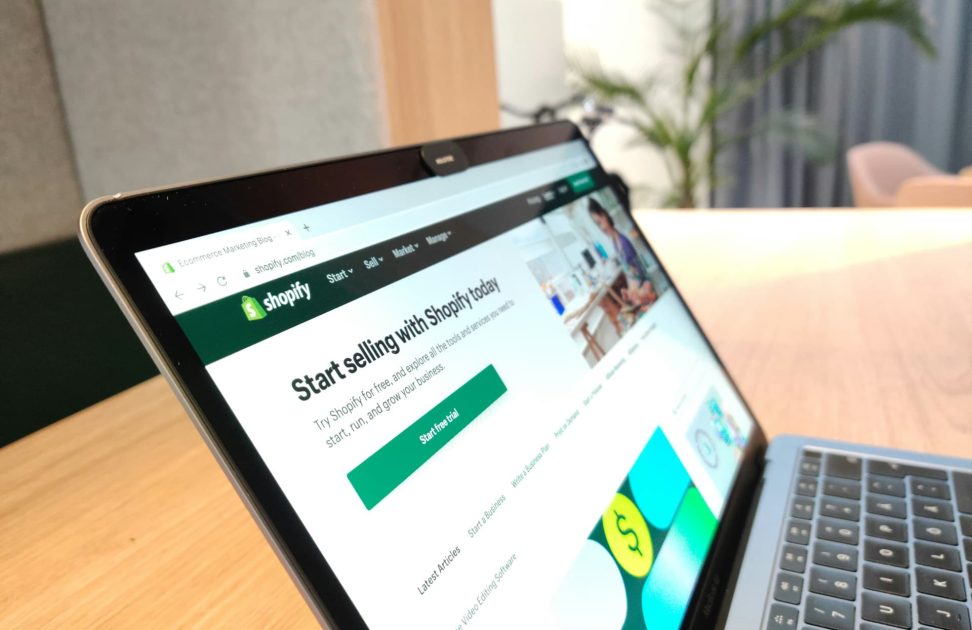 WooCommerce vs Shopify for subscriptions: which should your business choose? (2026)